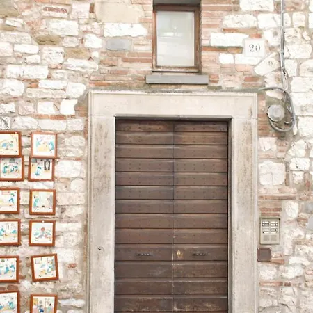 Happy House - Quartiere Monumentale Apartment Gubbio Exterior photo